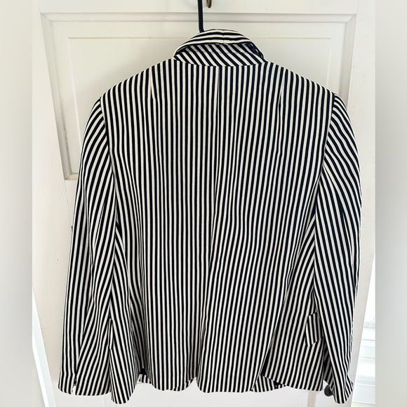Akris Punto Black and White Striped Suit Jacket - Picture 2 of 8
